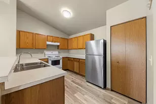 1457 McClure Rd, Aurora, IL 60505 - Photo 8