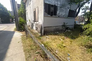 7909 S Essex Ave, Chicago, IL 60617 - Photo 2