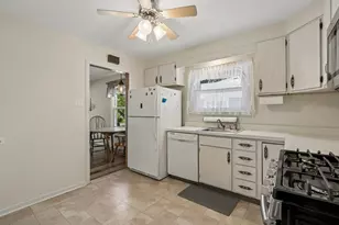 215 Brice Ave, Mundelein, IL 60060 - Photo 10