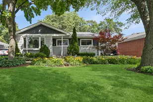 215 Brice Ave, Mundelein, IL 60060 - Photo 1
