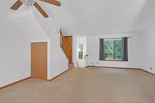 312 W Treehouse Ln, Round Lake, IL 60073 - Photo 10