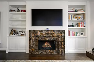 159 E Walton Pl, Chicago, IL 60611 - Photo 8