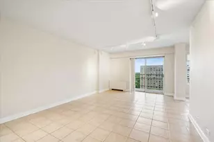 7033 N Kedzie Ave, Chicago, IL 60645 - Photo 2