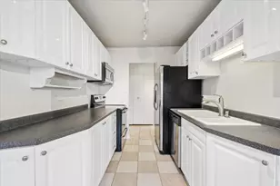 7033 N Kedzie Ave, Chicago, IL 60645 - Photo 4