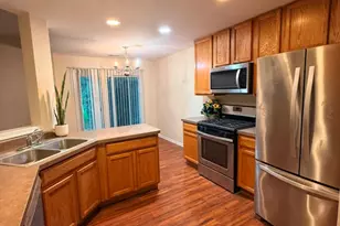 565 Conservatory Ln, Aurora, IL 60502 - Photo 2