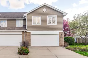 73 Woodstone Dr, Buffalo Grove, IL 60089 - Photo 2