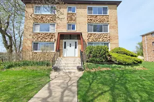 2 Paxos Dr, Palos Hills, IL 60465 - Photo 2