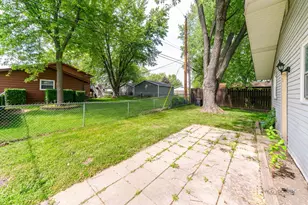 200 S Beck Rd, Lindenhurst, IL 60046 - Photo 22