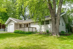 200 S Beck Rd, Lindenhurst, IL 60046 - Photo 2