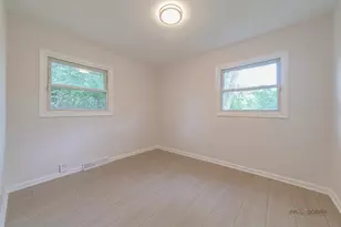 200 S Beck Rd, Lindenhurst, IL 60046 - Photo 16