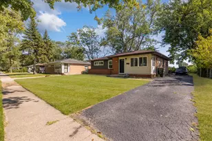 2859 Stafford Dr, Markham, IL 60428 - Photo 2