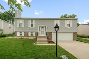 1260 Waterbury Ln, Roselle, IL 60172 - Photo 1