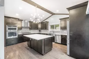 1260 Waterbury Ln, Roselle, IL 60172 - Photo 8