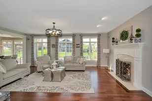 10829 Warwick Ln, Orland Park, IL 60467 - Photo 2