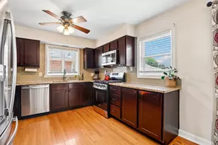 9352 S Ridgeway Ave, Evergreen Park, IL 60805 - Photo 6