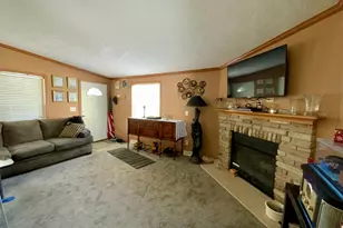 3 Maple Ln, Sandwich, IL 60548 - Photo 2