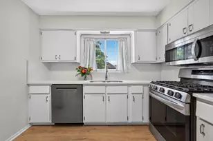 1753 Plymouth Ct, Wheaton, IL 60189 - Photo 8