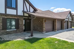 1753 Plymouth Ct, Wheaton, IL 60189 - Photo 2