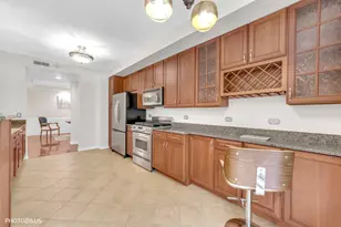 425 Benjamin Dr, Vernon Hills, IL 60061 - Photo 8