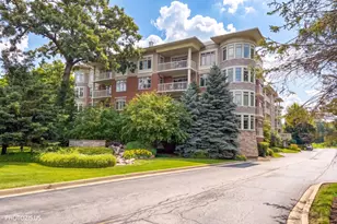 425 Benjamin Dr, Vernon Hills, IL 60061 - Photo 2