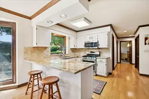 1145 Furlong Dr, Libertyville, IL 60048 - Photo 8