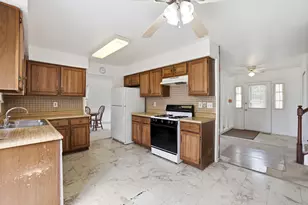310 Crestwood Ct, Algonquin, IL 60102 - Photo 10