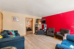 6842 S Campbell Ave, Chicago, IL 60629 - Photo 4