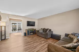 902 Oak Valley Dr, Cary, IL 60013 - Photo 4