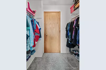 902 Oak Valley Drive, Cary, IL 60013 - Photo 16