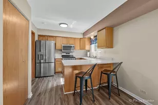 902 Oak Valley Dr, Cary, IL 60013 - Photo 8