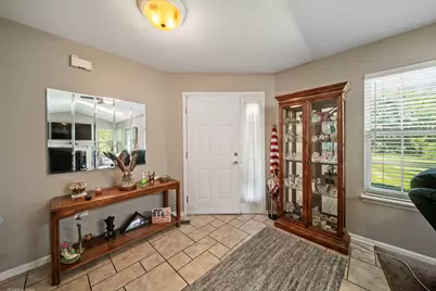 620 Chelsea Court, Elgin, IL 60123 - Photo 8