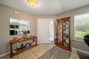 620 Chelsea Ct, Elgin, IL 60123 - Photo 8