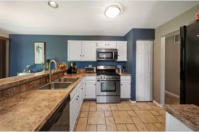 620 Chelsea Court, Elgin, IL 60123 - Photo 6