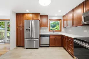 1033 Lowell Ln, Schaumburg, IL 60193 - Photo 10