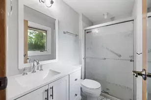 1033 Lowell Ln, Schaumburg, IL 60193 - Photo 14