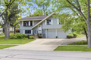 1033 Lowell Ln, Schaumburg, IL 60193 - Photo 2