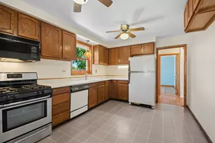 6132 N Overhill Ave, Chicago, IL 60631 - Photo 8