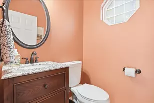 2850 Farmington Dr, Lindenhurst, IL 60046 - Photo 12