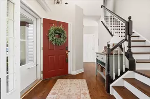2850 Farmington Dr, Lindenhurst, IL 60046 - Photo 2