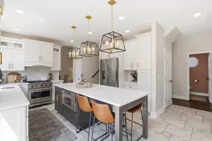 2850 Farmington Dr, Lindenhurst, IL 60046 - Photo 8