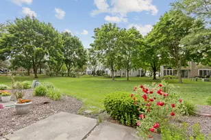 1175 Regency Dr, Schaumburg, IL 60193 - Photo 24