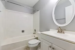 1175 Regency Dr, Schaumburg, IL 60193 - Photo 20