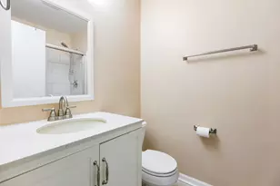 1175 Regency Dr, Schaumburg, IL 60193 - Photo 18