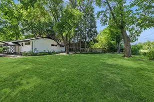 227 Woodland Rd, Libertyville, IL 60048 - Photo 18