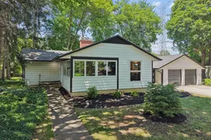 227 Woodland Rd, Libertyville, IL 60048 - Photo 2