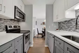 2740 N Pine Grove Ave, Chicago, IL 60614 - Photo 6