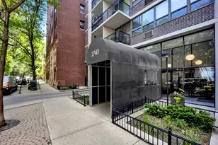 2740 N Pine Grove Ave, Chicago, IL 60614 - Photo 12