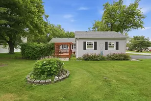 328 Milburn Ave, Crete, IL 60417 - Photo 18