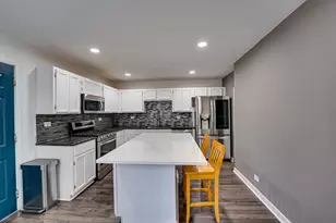 1633 Hilton Head Dr, Naperville, IL 60563 - Photo 6