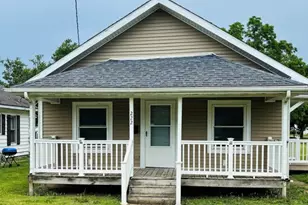 222 E Thompson Ave, Hoopeston, IL 60942 - Photo 1